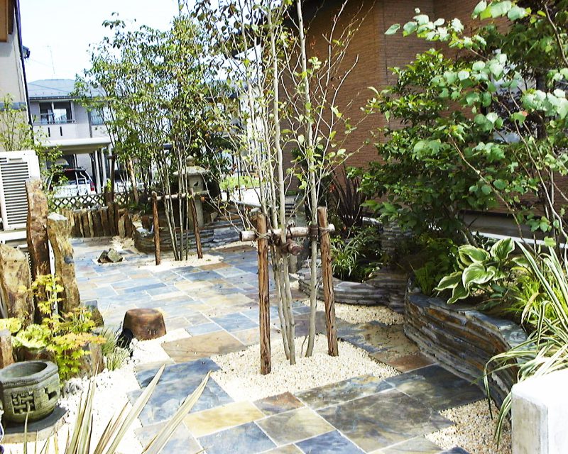 モニュメント 花壇 デザインアプローチが調和したお庭 施工事例 藤田石装のインテリア エクステリア 富山県